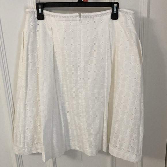 NET Brooks Brothers pleaded white eyelet skirt - Picture 3 of 4